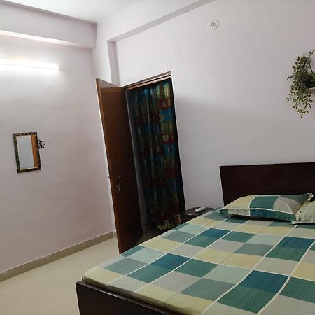 Sharda Homestay Ayodhya Εξωτερικό φωτογραφία